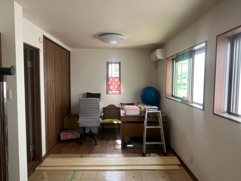 高槻市子供部屋に壁を設置するリフォームー工事中