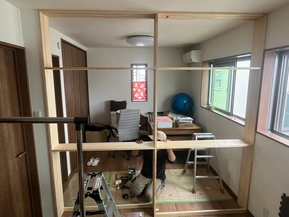 高槻市子供部屋に壁を設置するリフォームー工事中