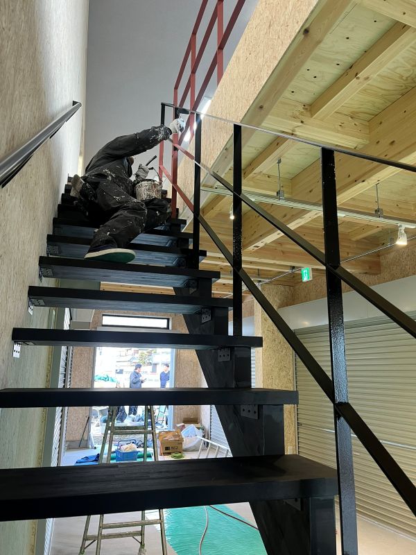 高槻市サイクルショップさとう店舗階段塗装