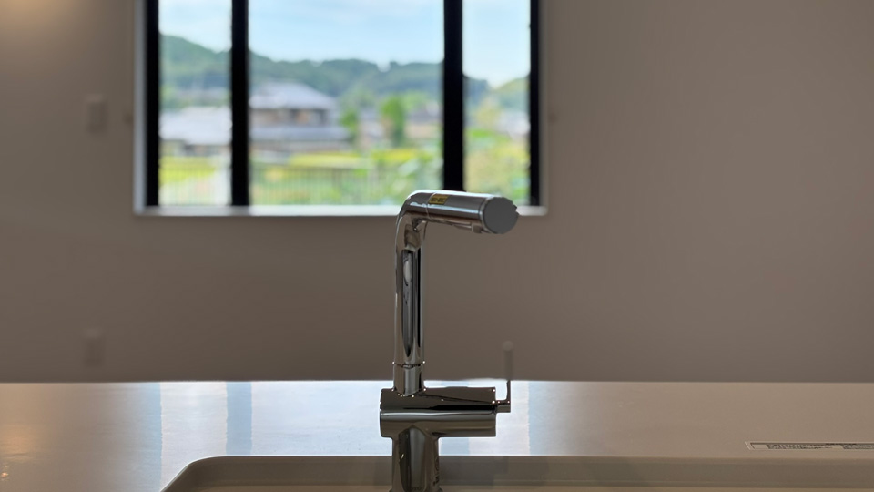 高槻市和モダンな注文住宅：TOTO水ほうき水栓