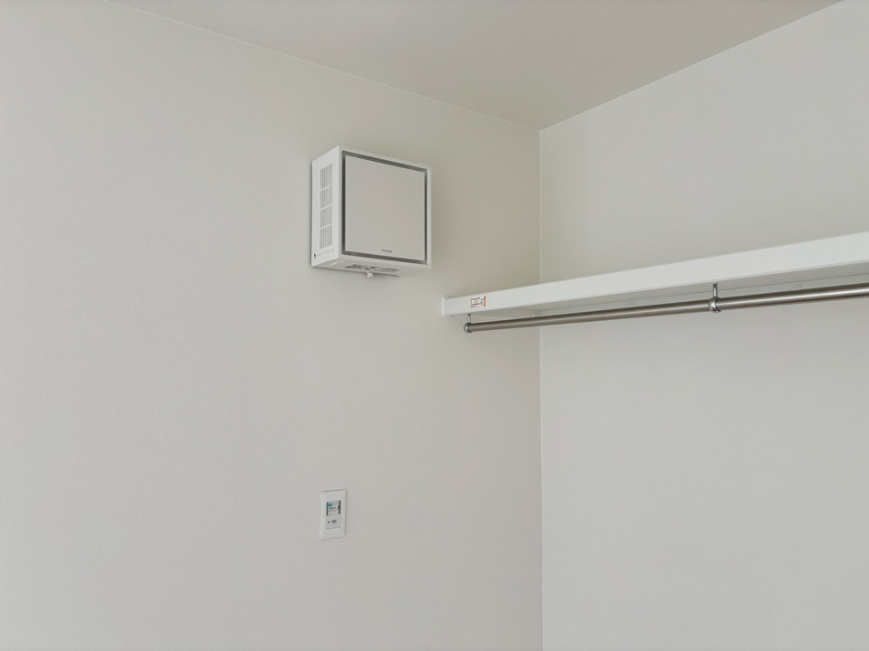 高槻市和モダンな注文住宅：パナソニック壁掛け熱交換気システム3