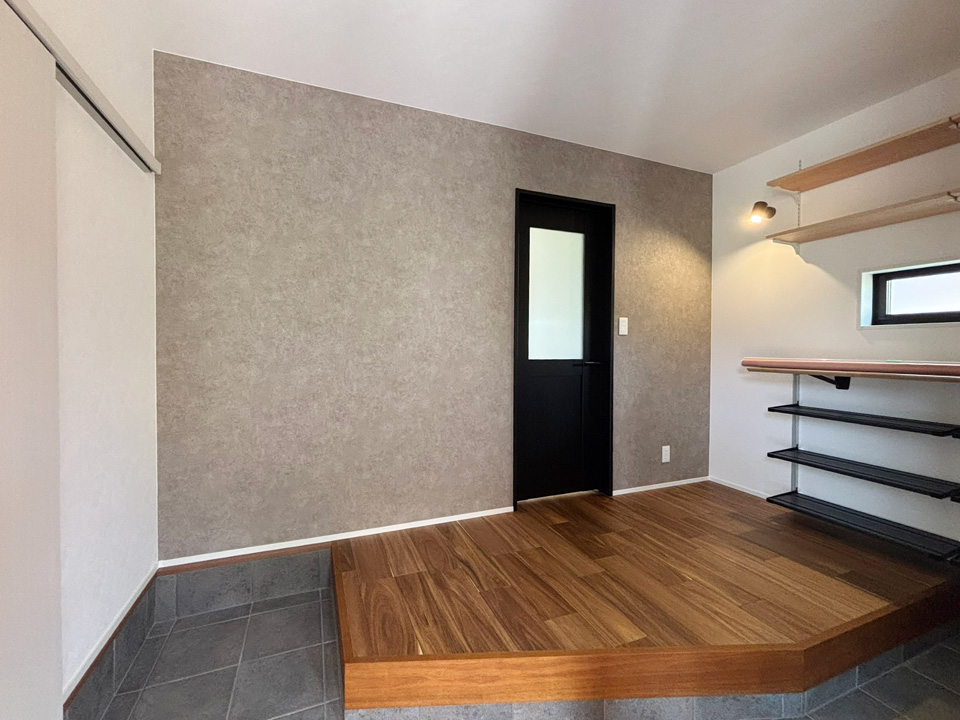 高槻市和モダンな注文住宅：玄関