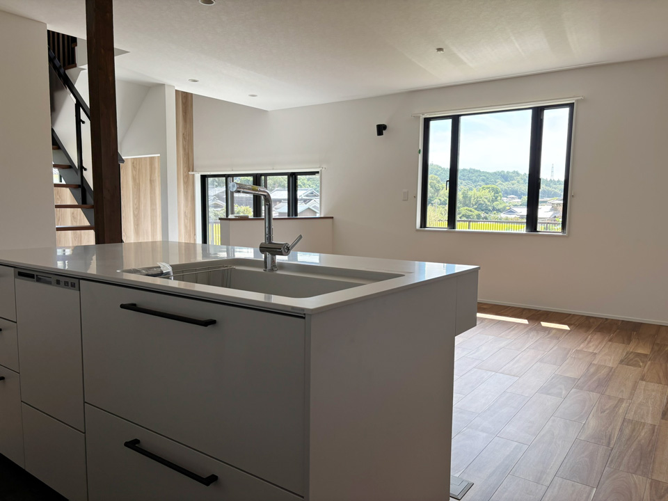 高槻市和モダンな注文住宅：リビング